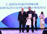 Работники Мурманского морского торгового порта принимают поздравления с профессиональным праздником