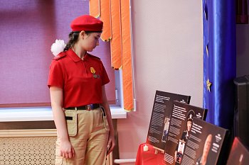 Передвижная фотовыставка, посвященная отцам Героев России, открылась в Доме детского творчества имени Александра Торцева