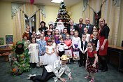 Парламентарии поздравили детей из центра защиты материнства "Колыбель" с наступающим Новым годом