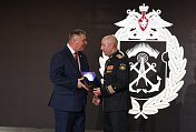 Владимир Мищенко поздравил военных связистов с юбилеем легендарной радиостанции "ЗЕВС"