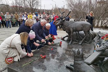 В Мурманске почтили память бойцов оленетранспортных батальонов