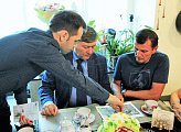 В поселке Мурмаши Первый вице-спикер регионального парламента Владимир Мищенко посетил многодетную семью 