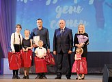 Глава регионального парламента Сергей Дубовой поздравил северян с Международным днем семьи