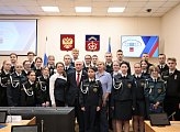 В региональном парламенте прошел День открытых дверей с участием мурманских кадетов