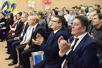 Депутат Иванов поздравил коллектив мурманской школы 49 с тридцатилетним юбилеем