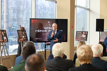 В Мурманске открылась фотовыставка, посвященная отцам Героев России