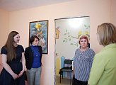 В канун Дня защиты детей председатель профильного комитета регионального парламента Надежда Максимова посетила Мурманский социальный центр "Дом для Мамы"