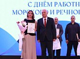 Работники Мурманского морского торгового порта принимают поздравления с профессиональным праздником