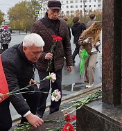 Уважаемые земляки, сердечно поздравляю нас с 108-й годовщиной основания нашего города - героя Мурманска!