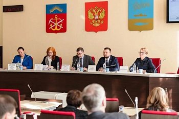 Уважаемые земляки, 14 мая принял участие в работе Совета депутатов города Мурманска, на котором Глава города Иван Николаевич Лебедев выступил с отчетом о результатах своей деятельности и администрации города