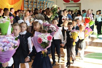 Владимир Мищенко поздравил коллектив преподавателей и учеников МАОУ СОШ № 279 (г. Гаджиево) с началом нового учебного года 