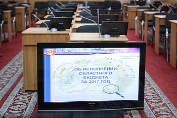 В Думе состоялось заседание комитета по бюджету, финансам и налогам, которое провел Леонид Лукичев