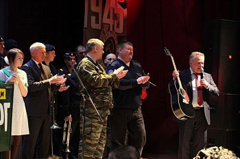 Александр Макаревич побывал на XXII фестивале солдатской песни в Оленегорске
