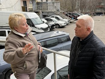 Уважаемые земляки, 14 мая вместе с руководителем и специалистами Управления Первомайского административного округа провели очередную встречу с мурманчанами, проживающими в районе дома № 20 по улице Беринга