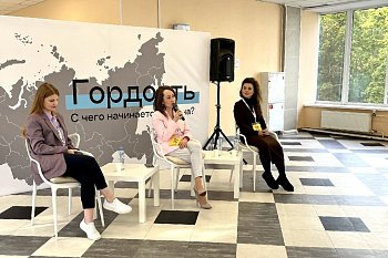 В Ленинградской области депутат областной Думы Анна Гришко  принимает участие в молодежном образовательном форуме «Ладога»