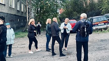 Роман Пономарев совместно с депутатом городского совета Сердюк Еленой Ивановной провел встречу с жителями дома №5 по ул. Павлова