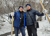 Роман Пономарев принял участие в субботнике по очистке территории у памятника С.М. Кирову от мусора и рыхлении снега