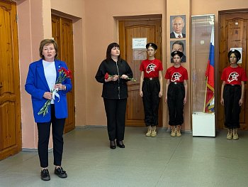 В Кольской школе открылся мурал, посвященный  героическим подвигам Анатолия Анхимова.