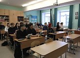 Сергей Дубовой провел урок обществознания в школе Заозерска