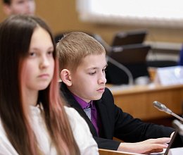 Мурманские лицеисты в гостях у Мурманской областной Думы 25 марта 2026 года