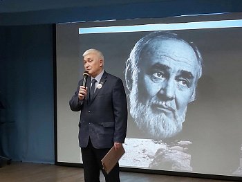 Уважаемые земляки, 8 февраля в областной детско-юношеской библиотеке принял участие в мероприятиях, посвященных памяти Почетного гражданина города-героя Мурманска, писателя, военного историка, поисковика Михаила Григорьевича Орешеты