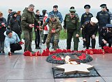 В Мурманске у памятника Алеши в День памяти и скорби зажгли свечи