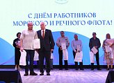Работники Мурманского морского торгового порта принимают поздравления с профессиональным праздником