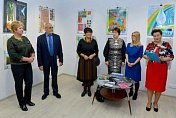  В Оленегорске открылся образовательно-выставочный проект  " Живая планета в красках и цифре"