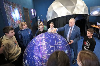 В канун Дня космонавтики в Мурманске прошла экскурсия в планетарий для детей из семей участников СВО