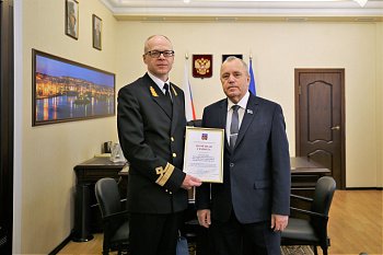 Сергей Дубовой вручил награду коллективу Мурманского филиала Российского регистра морского судоходства
