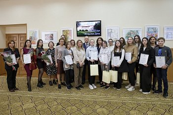 В областной Думе торжественно открыта выставка  воспитанников Мурмашинской школы искусств