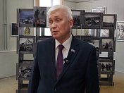 Уважаемые земляки, 24 апреля в детской художественной школе принял участие в торжественном открытии выставки живописи Михаила Савицкого «Цифры на сердце: живопись печали и надежды»