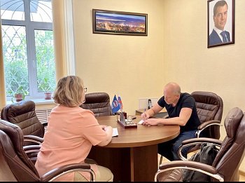 Роман Пономарев провел личный приём граждан по вопросам здравоохранения и социального обеспечения