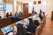 На оперативном совещании в Правительстве региона обсудили вопросы защиты прав детей