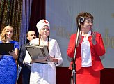 Вице-спикер Думы Наталия Ведищева поздравила с 70-летием коллектив Оленегорской больницы 