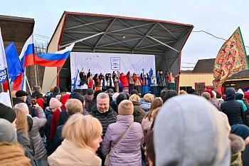 День народного единства в Мурманске встретили митинг-концертом