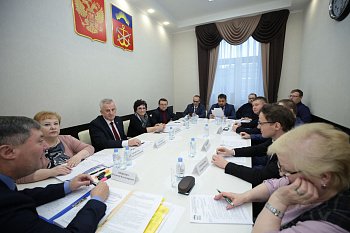 Состоялось очередное заседание Президиума Мурманского регионального Совета руководителей фракций Партии "ЕДИНАЯ РОССИЯ". 