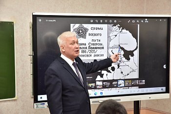Михаил Белошеев провел встречу с учениками и преподавателями кадетских классов в Сыктывкаре