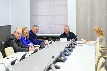 Состоялось заседание комитета по труду, вопросам миграции и занятости населения под председательством Александра Макаревича