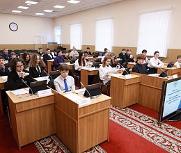 Мурманские лицеисты в гостях у Мурманской областной Думы 25 марта 2026 года