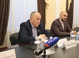 В Думе состоялась рабочая встреча главы регионального парламента Сергея Дубового с заместителем Председателя Государственной Думы ФС РФ Владиславом Даванковым