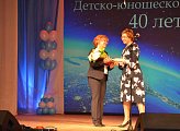 Председатель профильного комитета Думы Лариса Круглова поздравила коллектив Детско-юношеского центра Кольского района с 40-летием