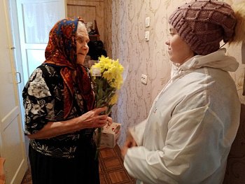 При поддержке Владимира Мищенко женщины-ветераны ЗАТО Александровск получили поздравление с 8 Марта в рамках Всероссийской акции "Письмо Победы" 