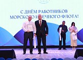 Работники Мурманского морского торгового порта принимают поздравления с профессиональным праздником