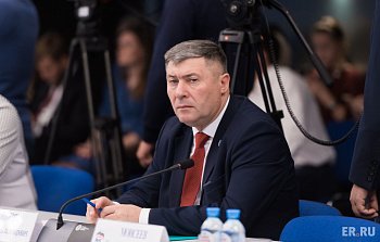 Руководитель фракции "ЕДИНАЯ РОССИЯ" Владимир Мищенко провел очередное заседание фракции 