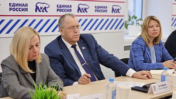 Спикер Мурманской областной Думы Сергей Дубовой провел тематический прием граждан
