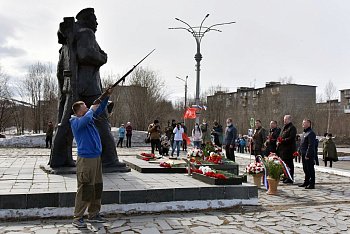 Максим Иванов почтил память воинов, павших в годы Великой отечественной Войны