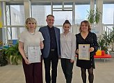 Депутат Мурманской областной Думы Александр Клементьев вручил награды работникам детского сада "Сказка"