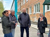 Инициативы двора: депутат Максим Иванов встретился с активными жителями