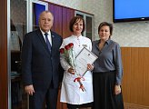 Сергей Дубовой поздравил медицинских сестер МСЧ в Снежногорске с профессиональным праздником
